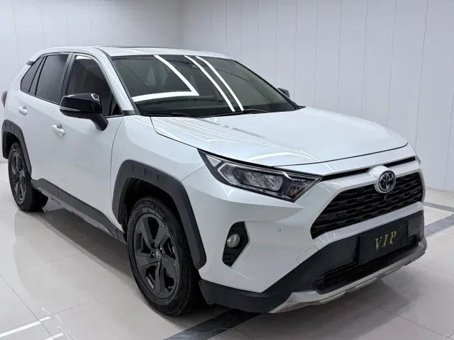 Toyota RAV4 — Фото автомобиля 3