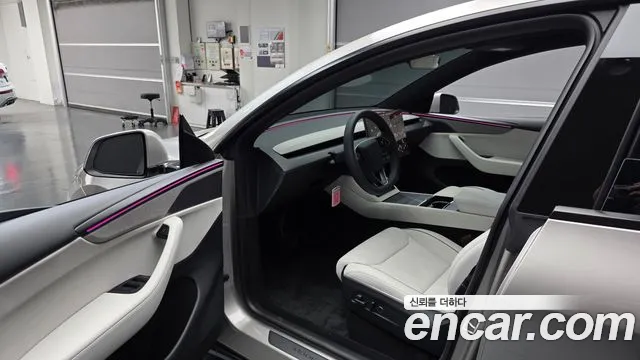 Tesla Model Y — Фото автомобиля 10