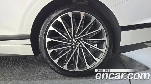 Hyundai Grandeur GN7 — Фото автомобиля 5
