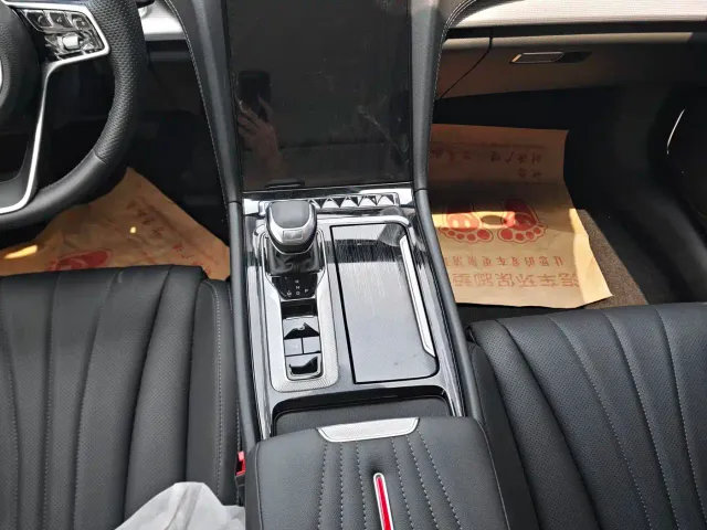 Hongqi H5 — Фото автомобиля 8