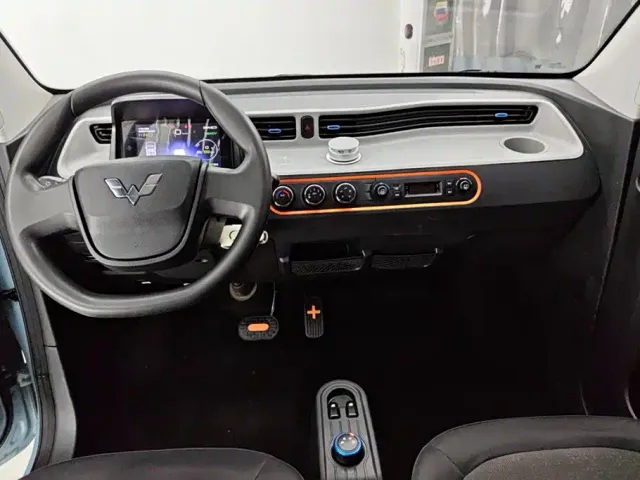 Wuling Hongguang Mini EV — Фото автомобиля 12