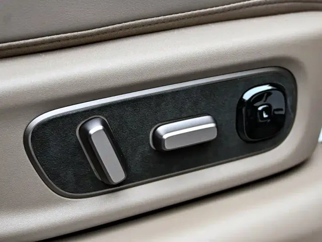 Li Auto i8 — Фото автомобиля 27