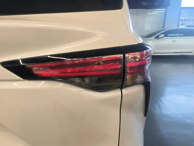 Toyota Sienna — Фото автомобиля 7