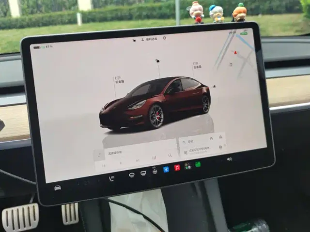 Tesla Model 3 — Фото автомобиля 14