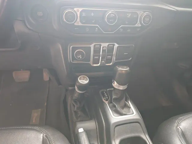 Jeep Wrangler — Фото автомобиля 9