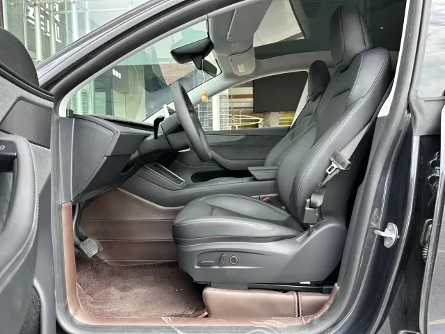 Tesla Model Y — Фото автомобиля 27