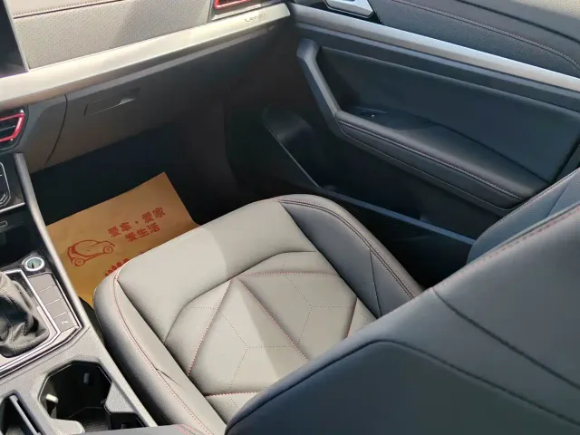 Volkswagen Lavida 2024 Model 300TSI DSG Starlight Leading Edition — Фото автомобиля 9