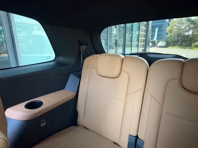 Li Auto ONE — Фото автомобиля 17