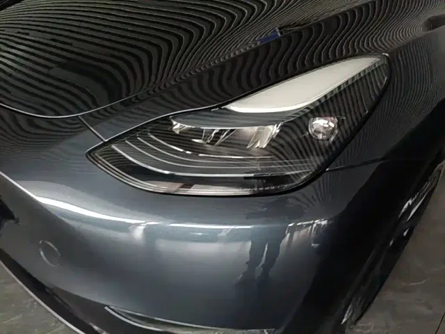 Tesla Model Y — Фото автомобиля 23