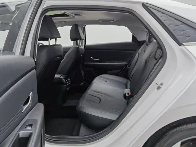 Hyundai Elantra — Фото автомобиля 15