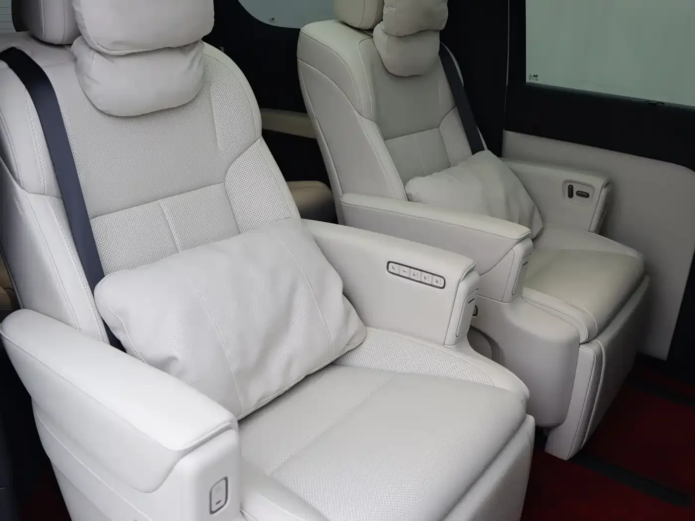 Li Auto Li Auto MEGA 2025 Model Home Family Special Edition — Фото автомобиля 11