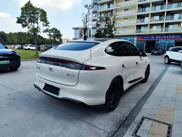 IM Motors LS6 — Фото автомобиля 9