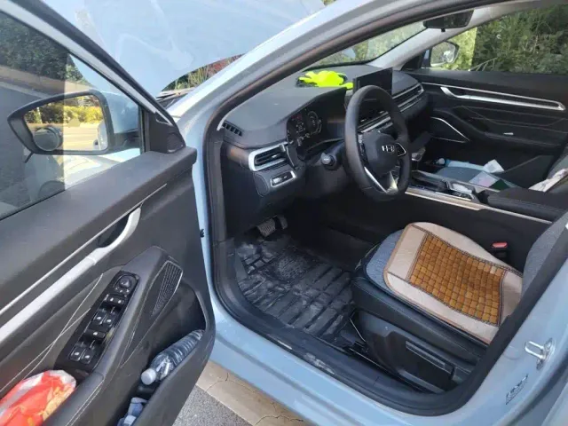 Geely Emgrand — Фото автомобиля 12