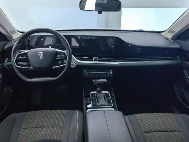 Bestune B70 — Фото автомобиля 12