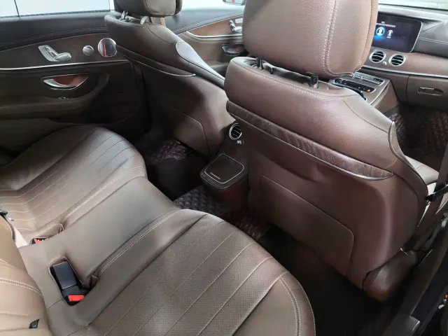 Mercedes-Benz E-Class — Фото автомобиля 12