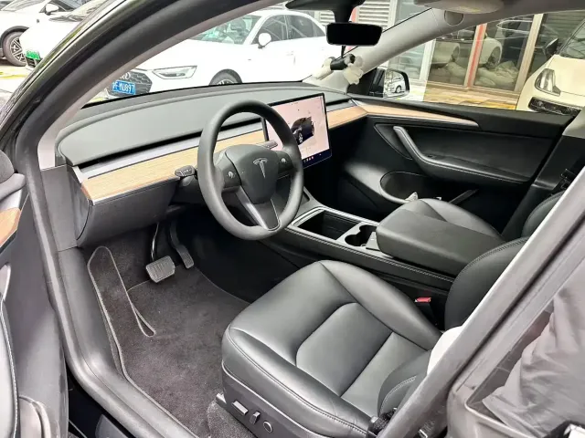 Tesla Model Y 2022 Facelift Rear-Wheel Drive Version — Фото автомобиля 4