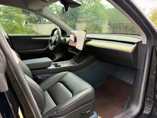 Tesla Model Y — Фото автомобиля 7