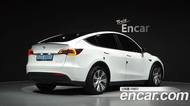 Tesla Model Y — Фото автомобиля 2