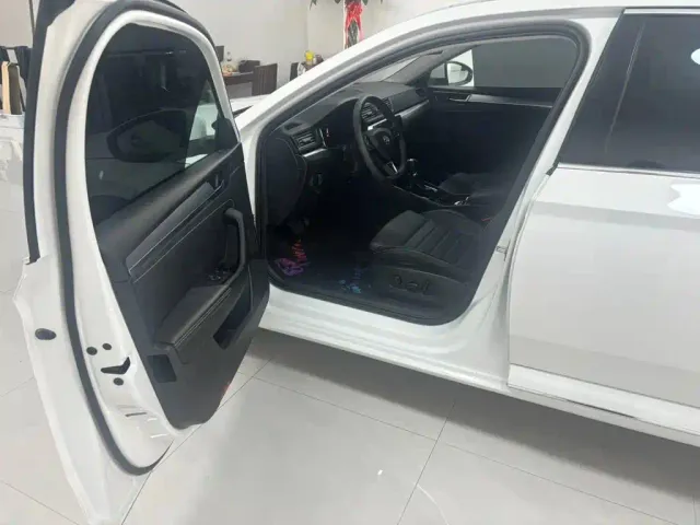 Skoda Superb — Фото автомобиля 4