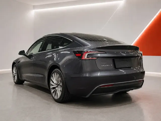 Tesla Model 3 — Фото автомобиля 6