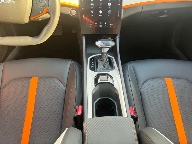 Dongfeng Yixuan — Фото автомобиля 10