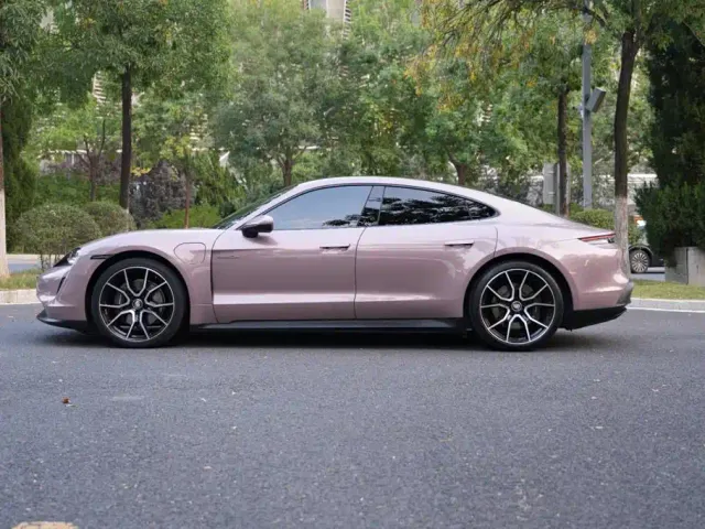 Porsche Taycan — Фото автомобиля 7