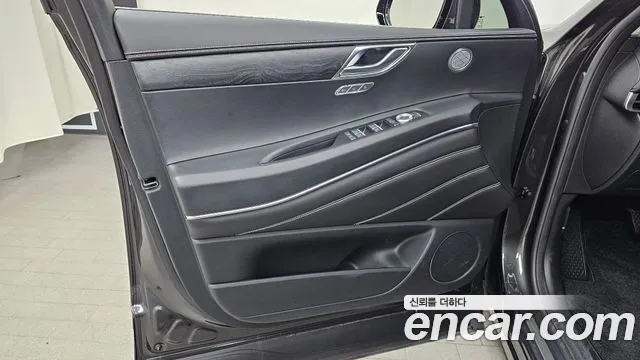 Genesis GV80 — Фото автомобиля 12
