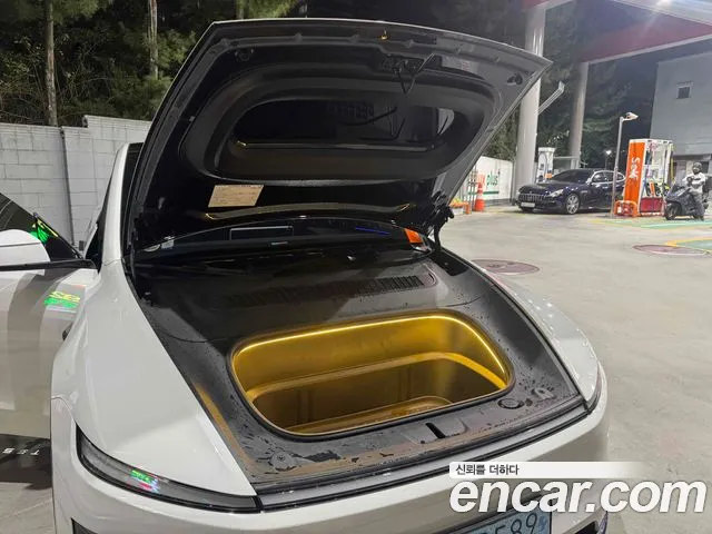 Tesla Model Y — Фото автомобиля 12