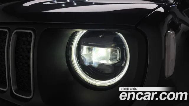 Jeep Renegade — Фото автомобиля 17