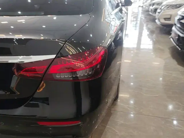 Mercedes-Benz E-Class — Фото автомобиля 7