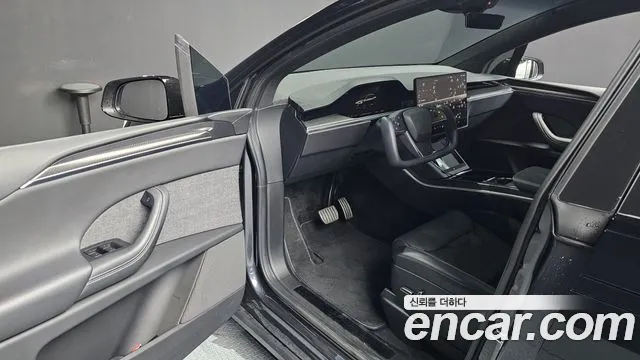 Tesla Model X — Фото автомобиля 10