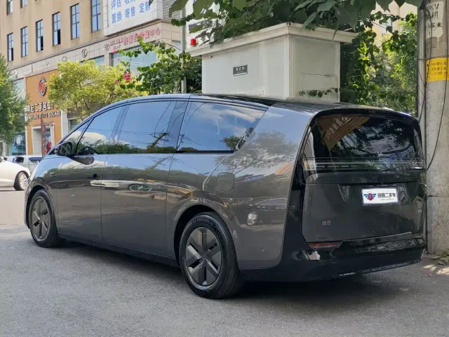 Li Auto MEGA — Фото автомобиля 4