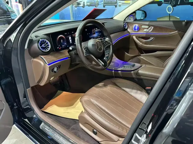 Mercedes-Benz E-Class — Фото автомобиля 4