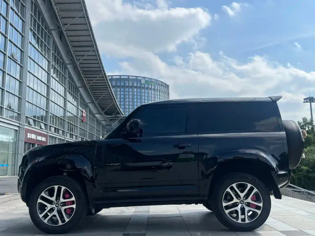 Land Rover Defender — Фото автомобиля 7