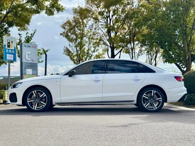 Audi A4L — Фото автомобиля 10