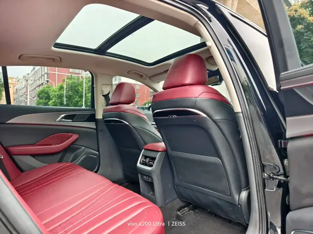 Hongqi H5 — Фото автомобиля 10