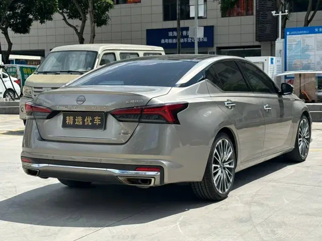 Nissan Teana — Фото автомобиля 4