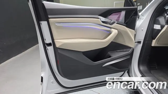 Audi e-tron — Фото автомобиля 23