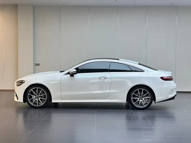 Mercedes-Benz E-Class — Фото автомобиля 7