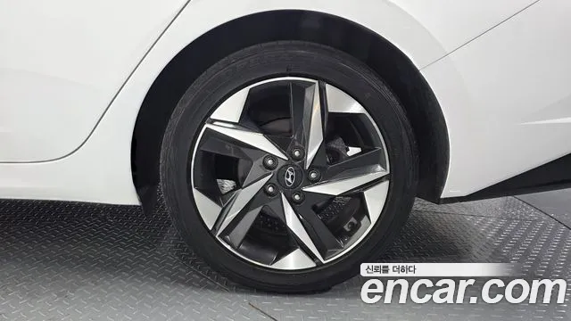 Hyundai AVANTE Avante (CN7) — Фото автомобиля 21