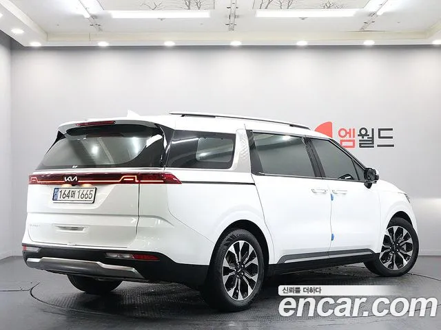Kia Carnival Generation 4 — Фото автомобиля 3