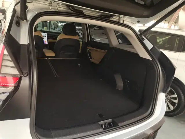 Geely Boyue L — Фото автомобиля 18
