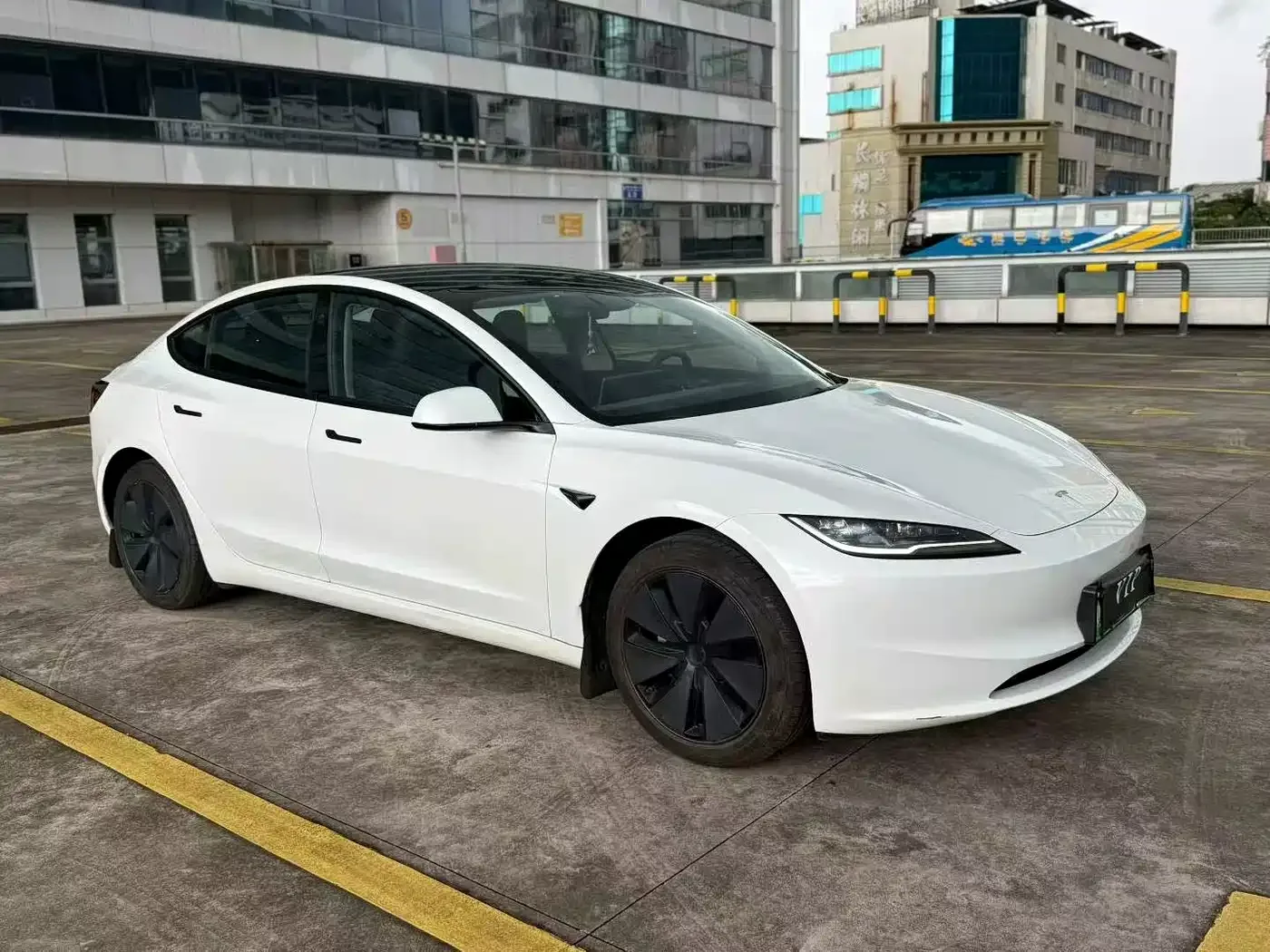 Tesla Model 3 2025 Model Long Range Rear-Wheel Drive — Фото автомобиля 3
