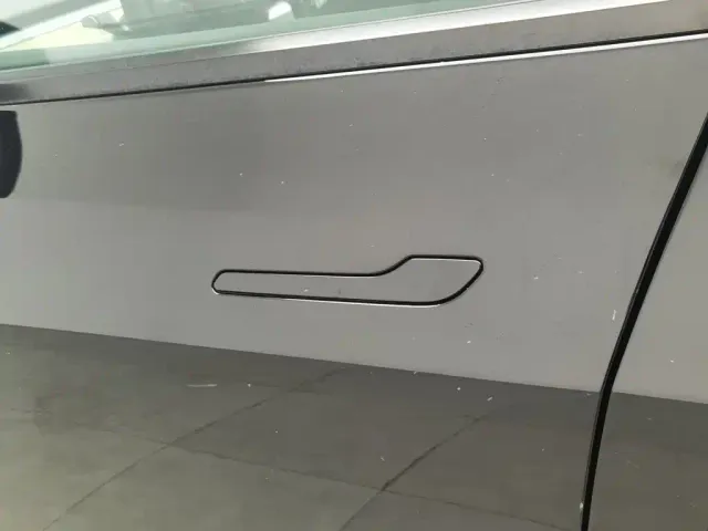 Tesla Model Y — Фото автомобиля 18