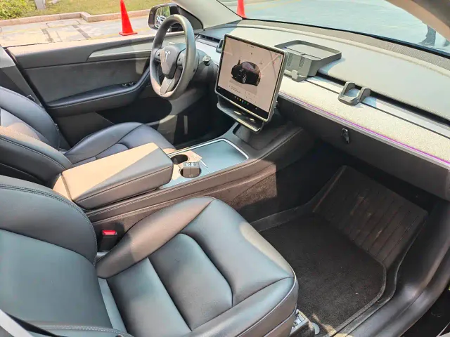 Tesla Model Y — Фото автомобиля 14