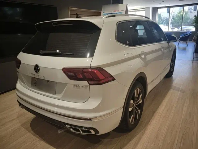 Volkswagen Tiguan L — Фото автомобиля 6