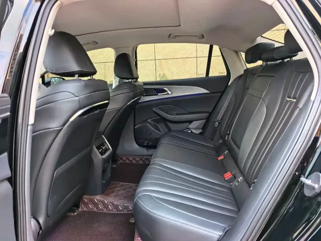 Hongqi H5 — Фото автомобиля 6