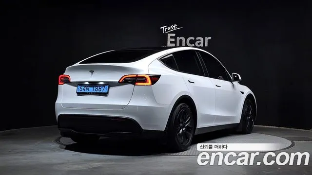 Tesla Model Y — Фото автомобиля 2