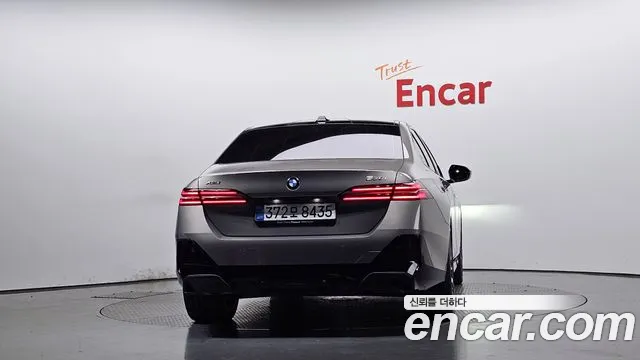 BMW 5-Series 5 серия (G60) 530i xDrive M Sport — Фото автомобиля 4