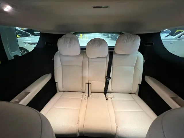 Li Auto MEGA — Фото автомобиля 7